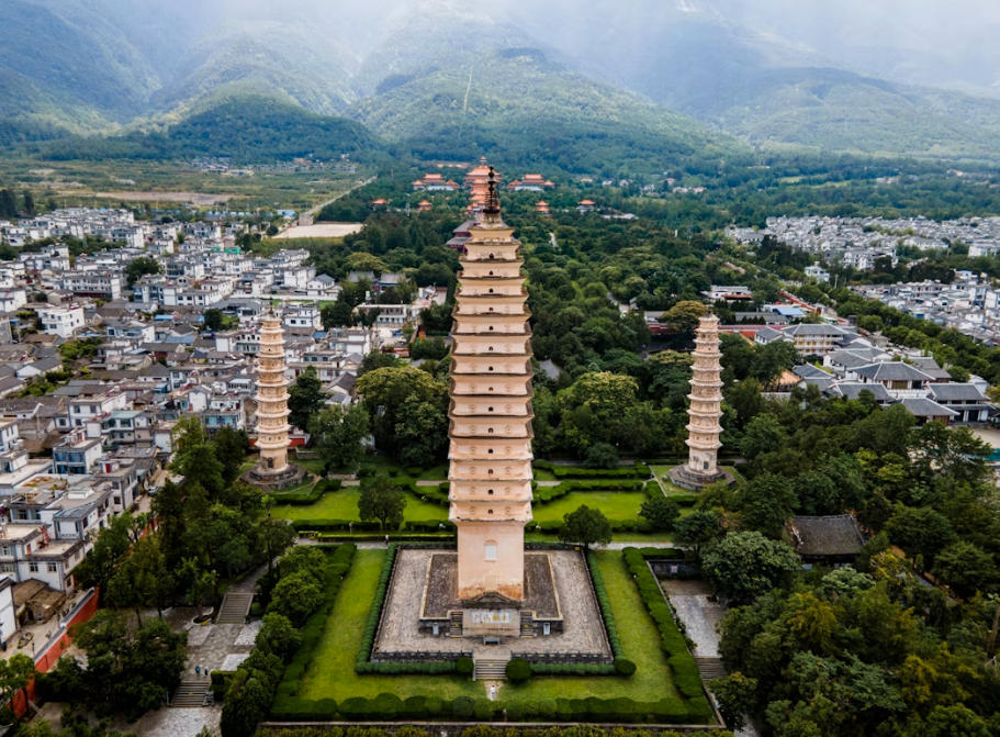 Three Pagodas (Chongsheng Si San Ta)
