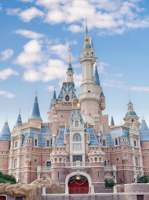 The Fugitive Princess of Chongqing: A 3-Day In-Depth Tour of Shanghai Disney Resort, with a Complete Guide to Eating, Staying, Transportation, and Shopping in Shanghai