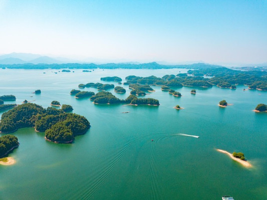 The Rare Beauty of Thousand Island Lake
