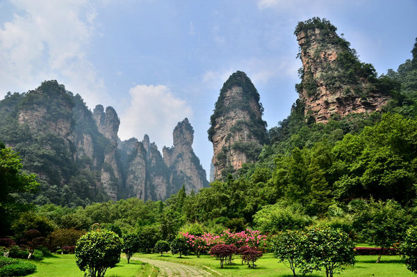 The Ultimate Budget Travel Guide: Zhangjiajie & Fenghuang