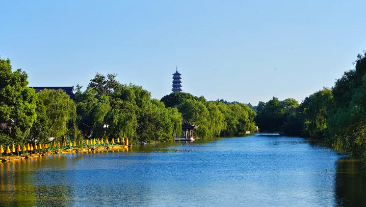 Slender West Lake (Shou Xi Hu)